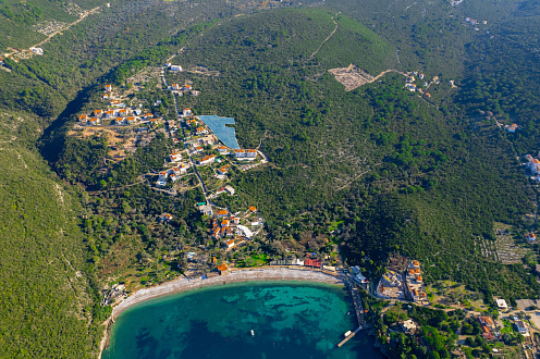 Urbanisierte Grundstücke in der Nähe des Meeres in Herceg Novi (4556 m² oder einzeln 2090 m² und 2466 m²) – Große Investitionsgelegenheit